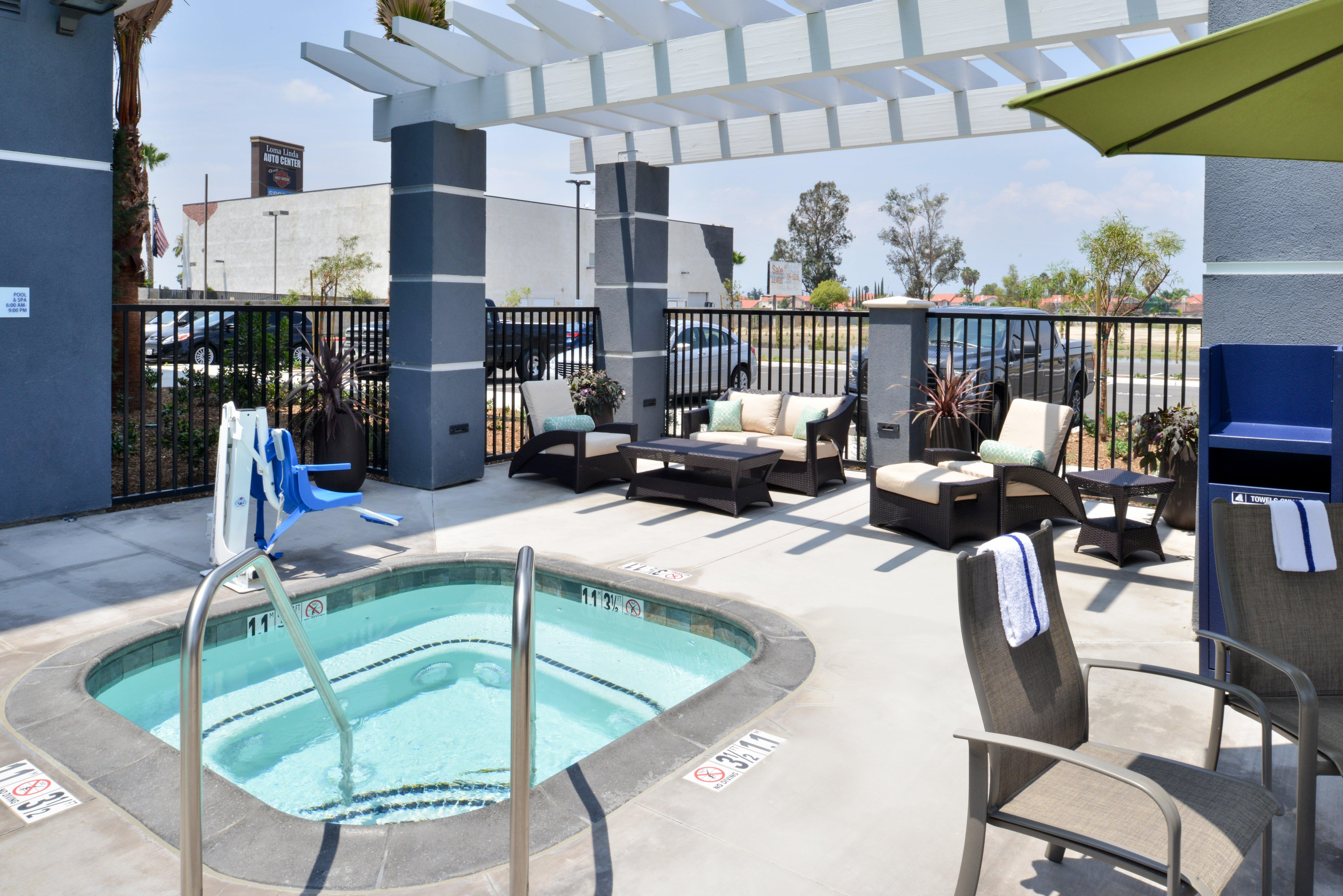Holiday Inn Express Hotels & Suites Loma Linda By Ihg Esterno foto